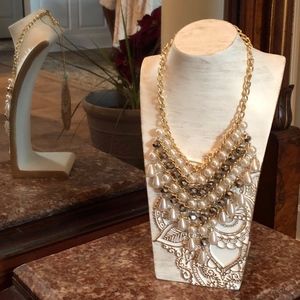 Necklace, gray/white beads. NWT.